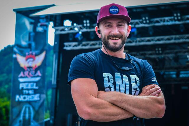 Veranstalter Hannes Kaufmann blickt einem heißen Konzertsommer entgegen. Hier am Area 53 Festival auf dem Open-Air Areal des Veranstaltungszentrums Schladnitz in Leoben. | Foto: Thomas Eisenpass