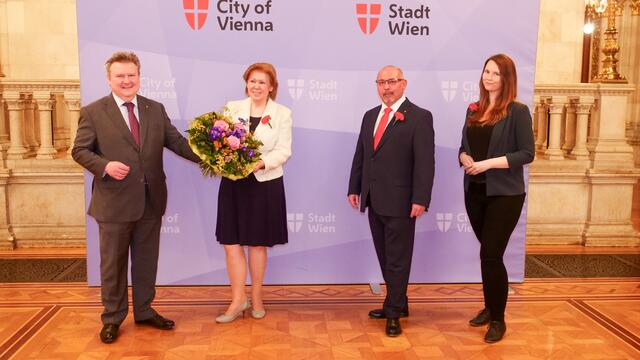 Bürgermeister Michael Ludwig verabschiedete Ilse Pfeffer im Rathaus. Peter Jagsch und Alice Seidl (v.l.) wurden neu angelobt. | Foto: Max Spitzauer