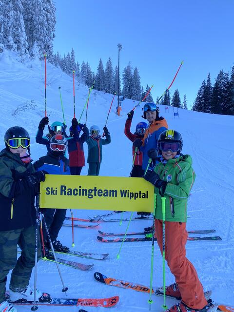 Gemeinsam trainiert wurde auf der Bergeralm in Steinach und beim Skilift in Trins | Foto: privat