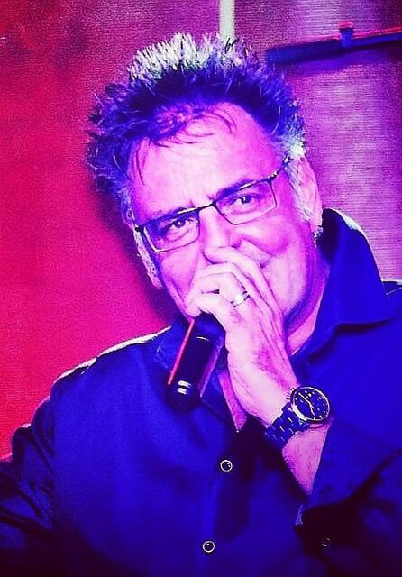 „Howie“ nennt sich der Gaststar am Samstag in der „Anette-Bar“, der neben seinem Namensgeber unter anderem auch Elvis interpretiert | Foto: Anette Bar
