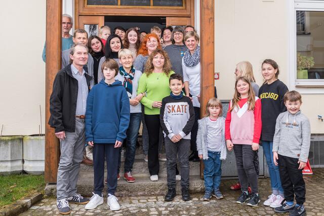 Informativ und unterhaltsam: Die erste gemeinsame Kaffeerunde mit Flüchtlingen, Gemeindevertretern und Quartiergebern. | Foto: Alfred Hofer