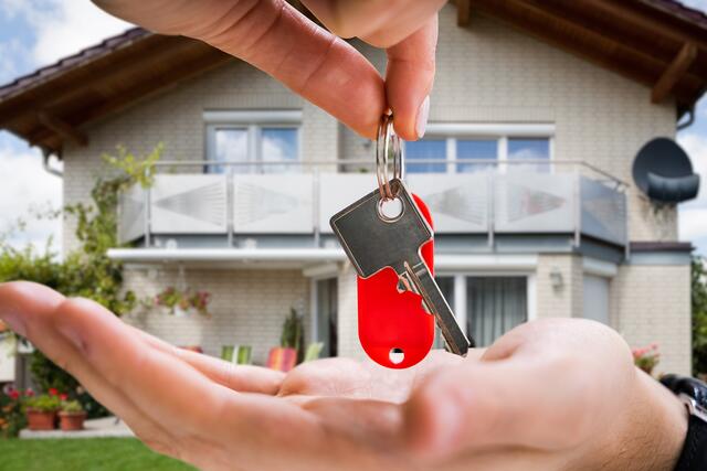 Nachfrage und Angebot klaffen am Immobilien-Markt momentan weit auseinander. Was die Preise in die Höhe treibt. | Foto: AndreyPopov/panthermedia.net