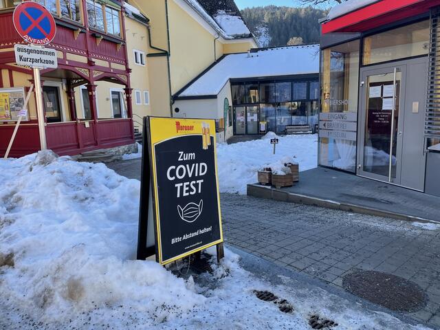 Die Teststraße in Murau wird weiterhin durch die Salvator Apotheke aufrechterhalten. | Foto: Julia Gerold