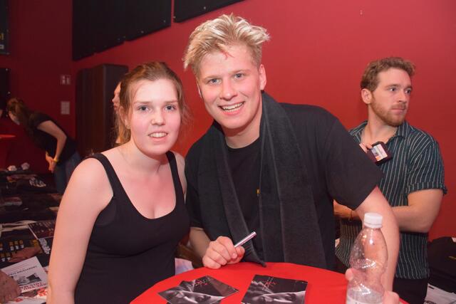 Cara Grünwald war bereits in Langenlois auf einem Konzert von Thorsteinn Einarsson und freute sich sehr, ihn nachher auch persönlich treffen zu dürfen. | Foto: alle von: Katharina Schrefl