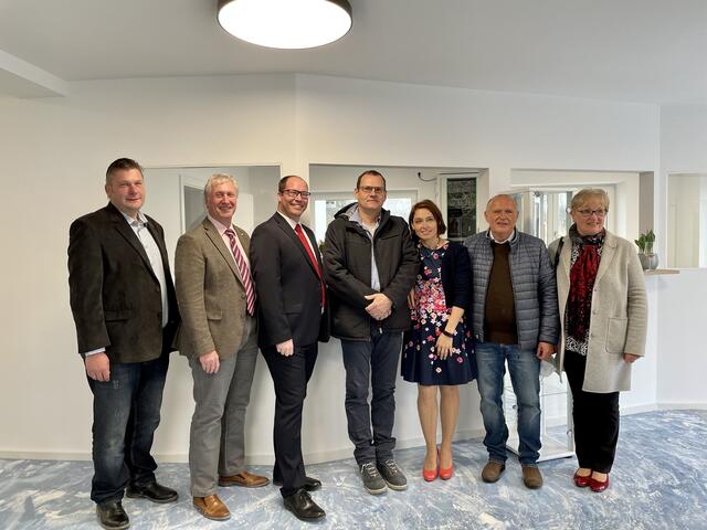Leopold Weber, Gerhard Schödinger (Bürgermeister von Wolfsthal), Martin Almstädter (Bürgermeister von Petronell), Thomas Rosen (Tischlerei Rosen), Dr. Denise Hohensinn (Allgemeinmedizinerin), Josef-Peter Cinadr (Vizebürgermeister von Petronell), Sylvia Schneider (Gemeinderätin in Petronell) | Foto: Michalka 