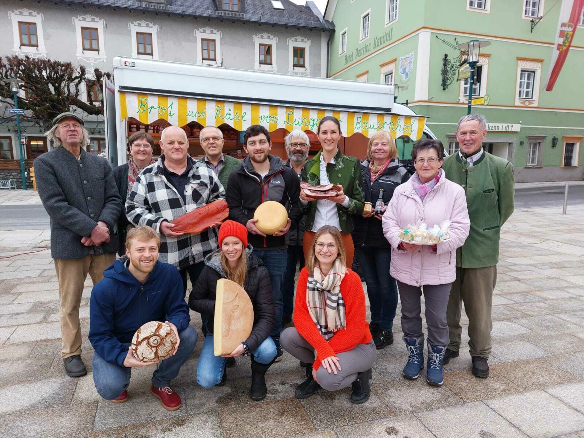 Wochenmarkt Generationen Wechsel am Wochenmarkt Lungau