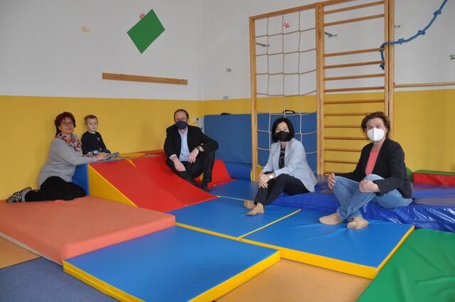 Margit Göll, Helga Rosenmayer und Jürgen Trsek mit Leiterin Anita Koppensteiner. | Foto: Volkspartei Niederösterreich