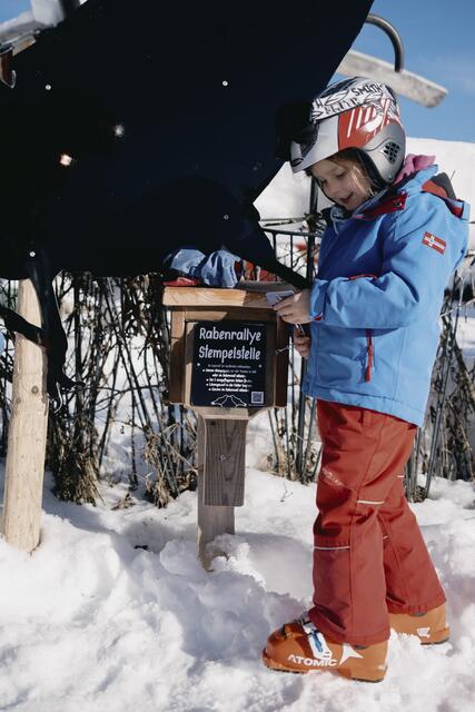 Bei der neuen Raben Rallye gilt es, einen Schatz-Streifzug quer durch die SkiWelt Söll zu machen. Anschließend gibt es eine Belohnung im Rabennest.  | Foto: SkiWelt Wilder Kaiser-Brixental 