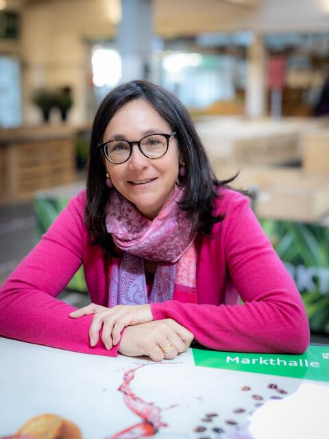 Edith Ettlmayr ist seit 2019 Markthallenleiterin. Im BezirksBlätter Interview erzählt sie von den Besonderheiten und Herausforderungen der Markthalle. | Foto: Andreas Friedle