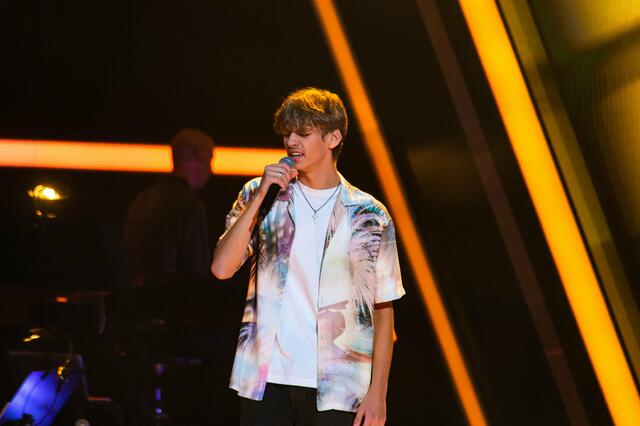 Gabriel aus Sankt Michael will die Coaches bei „The Voice Kids“ mit seiner außergewöhnlichen Stimme überzeugen. | Foto: Sat1/Claudius Pflug