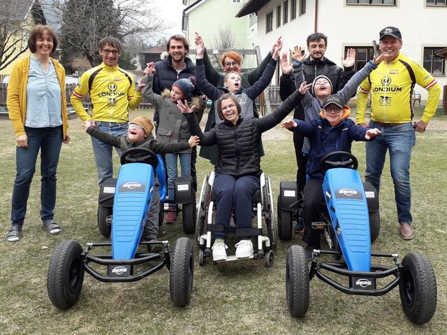 Die Freude der Kinder über die neuen Gokarts ist ihnen förmlich ins Gesicht geschrieben. | Foto: Schulgemeinschaft Lienz