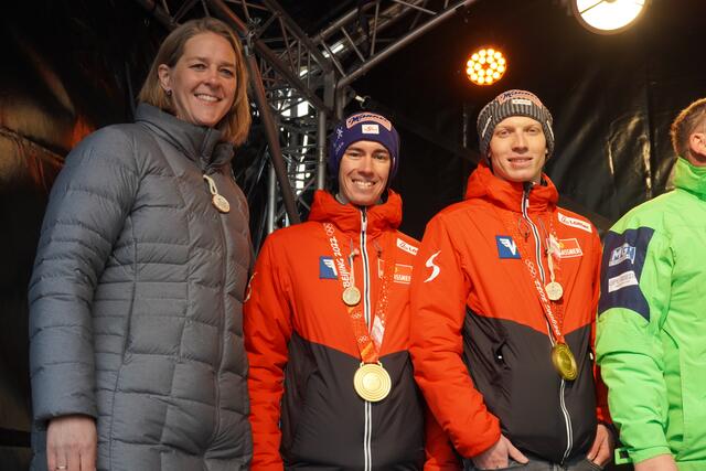 Stefan Kraft und Jan Hörl mit Landesrätin Andrea Klambauer | Foto: Julia Hettegger