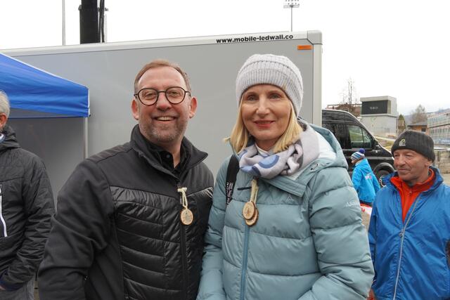 Bischofshofens Bürgermeister Hansjörg Obinger mit Roswitha Stadlober, Präsidentin des Österreichischen Skiverbands | Foto: Julia Hettegger