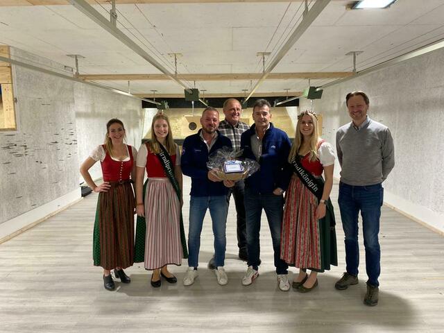 Veronika Harm (Obfrau Tourismusverband Pielachtal)
Lisa Egger (Dirndlprinzessin)
Hannes Fellner (Betreiber)
Johannes Harm (Vermieter)
Martin Bauer (Betreiber)
Anna Lena Moser (Dirndlkönigin)
Rainer Handlfinger (BGM Ober-Grafendorf) | Foto: Fischlmayer Heinz