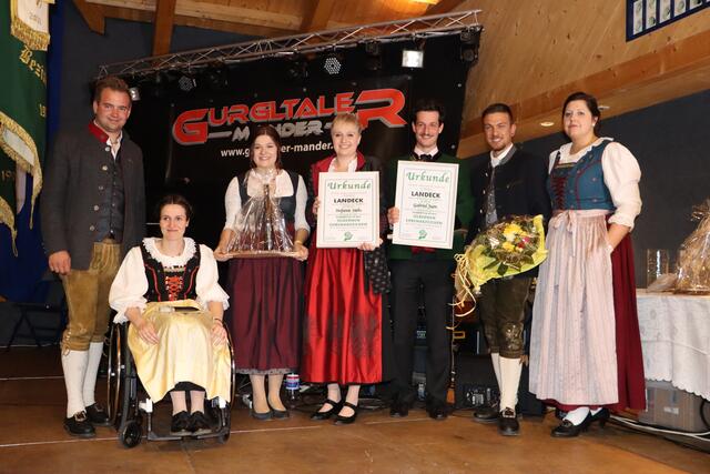 Landesobmann Dominik Traxl, Bezirksgeschäftsführerin Jelena Jehle, Landesleiterin Bettina Hechenberger, Stefanie Siehs, Gabriel Juen, Bezirksobmann Marcel Pfisterer und Bezirksleiterin Jaqueline Traxl (v.li.) | Foto: Siegele