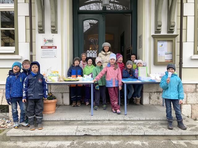 Die Goiserer Volksschüler engagierten sich mit ihrer "Friedensaktion" für Kriegsflüchtlinge. | Foto: VS Bad Goisern