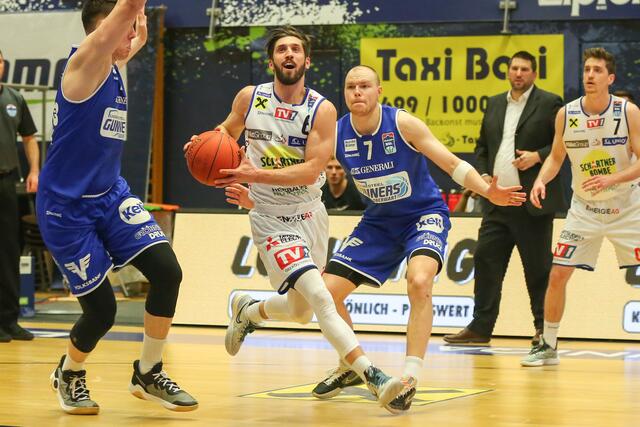 Basket Swans Gmunden beim Heimspiel gegen die Oberwart Gunners. | Foto: Kienesberger