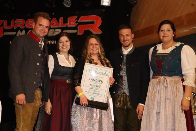 Landesobmann Dominik Traxl, Landesleiterin Bettina Hechenberger, Teresa Heiß, Bezirksobmann Marcel Pfisterer und Bezirksleiterin Jaqueline Traxl (v.li.) | Foto: Siegele