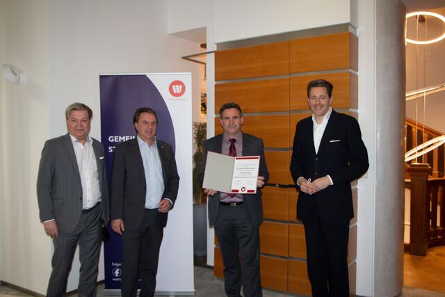 v. l. WBNÖ Direktor Harald Servus, WBNÖ Landesobmann WKNÖ Präsident
Wolfgang Ecker, WBNÖ-Funktionär Gerhard Schabschneider und ÖWB und WKÖ Präsident
Harald Mahrer. | Foto: ÖWB