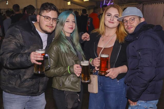 Diese Partycrew feierte beim Summer of 69. | Foto: Markus Bäumler/zema-medien.de