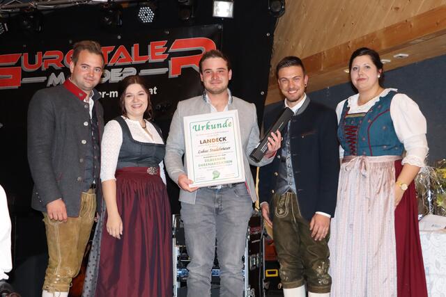 Landesobmann Dominik Traxl, Landesleiterin Bettina Hechenberger, Ludas Stadelwieser, Bezirksobmann Marcel Pfisterer und Bezirksleiterin Jaqueline Traxl (v.li.) | Foto: Siegele