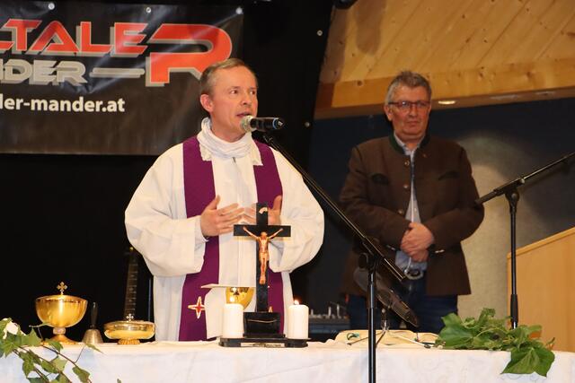 Pfarrer Mag. Wieslaw A. Blas zelebrierte den Gottesdienst. | Foto: Siegele