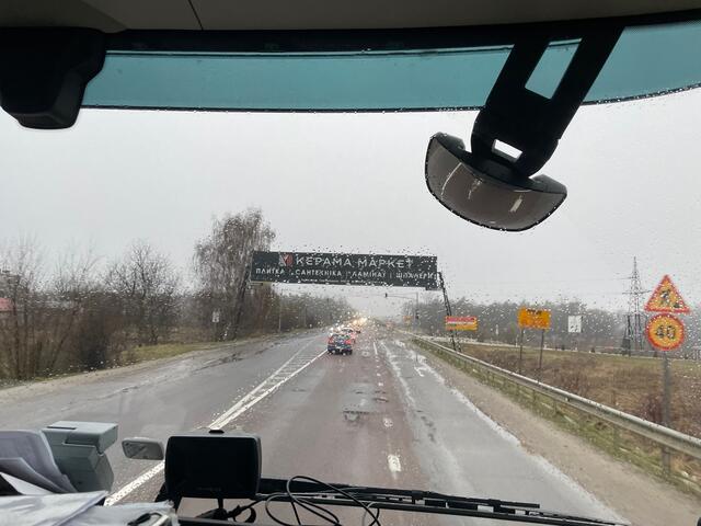 Der Blick aus dem Transportlaster bei der Fahrt durch die Ukraine. | Foto: BRS