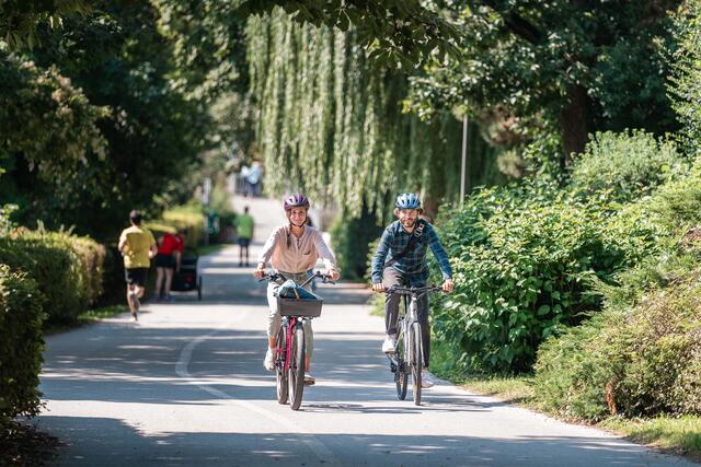 Radfahren ist schnell, cool, günstig, umweltschonend und ein Erlebnis - unter diesen Themenschwerpunkten stehen die fünf Videos. Heute wird das erste Video mit dem Schwerpunkt "Radfahren ist schnell" veröffentlicht. | Foto: © Land Tirol/Stefan Ringler