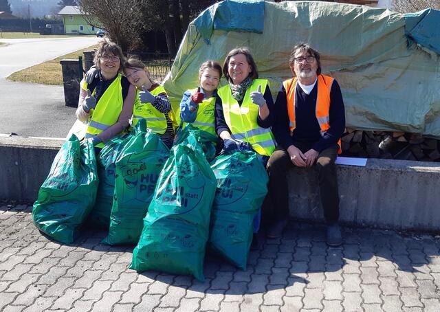 Das ARBÖ Team konnte bei der Flurreinigung mehrere Säcke Müll sammeln. | Foto: Gemeinde Lengau