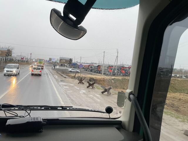 Der Blick aus dem Transportlaster in Richtung Lemberg. | Foto: BRS