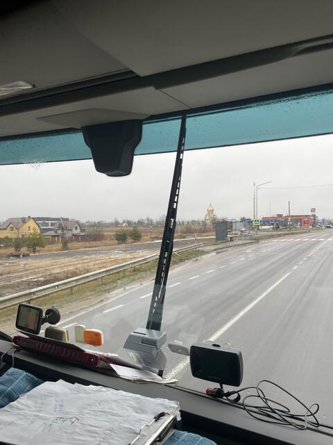 Der Blick aus dem Transportlaster in Richtung Lemberg. | Foto: BRS