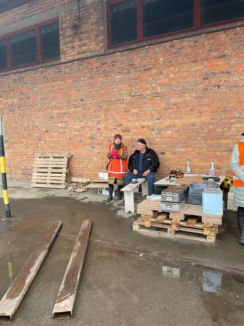 Die Hilfsgürter werden in Lemberg abgeladen. | Foto: BRS