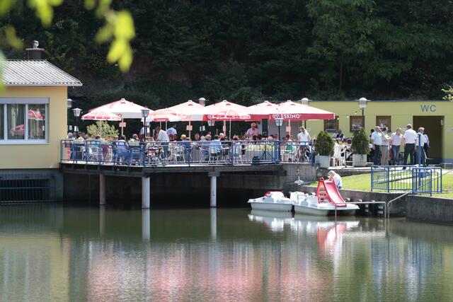 Der Gastronomiebetrieb am Badesee Rechnitz bietet eine große Terrassenfläche.  | Foto: Gemeinde Rechnitz