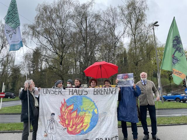 Am Wochenende errichteten mehrere Linzer Umweltschutz-Initiativen ein Protestcamp beim Wissensturm. Demonstriert wurde gegen den geplanten Bau der A26 sowie den Westringtunnel. | Foto: BRS/Gschwandtner