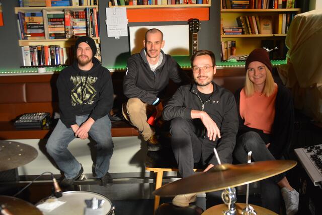 Das "Bunker-Kollektiv" mit Thomas Hesselberger, Klaus Zoufal Christof Ortner und Michaela Rammel im Proberaum in Purgstall an der Erlauf | Foto: Roland Mayr