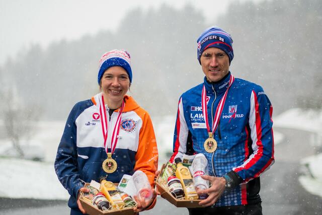 Ursula Fesselhofer und Gernot Ymsén sind Staatsmeister über die Mitteldistanz 2022. | Foto: Ymsén