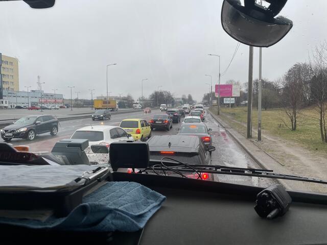 Auf dem Weg durch die Ukraine bilden sich oft Verkehrssraus. | Foto: BRS