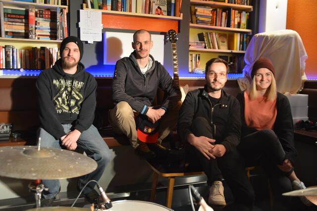 Das "Bunker-Kollektiv" mit Thomas Hesselberger, Klaus Zoufal Christof Ortner und Michaela Rammel im Proberaum in Purgstall an der Erlauf | Foto: Roland Mayr