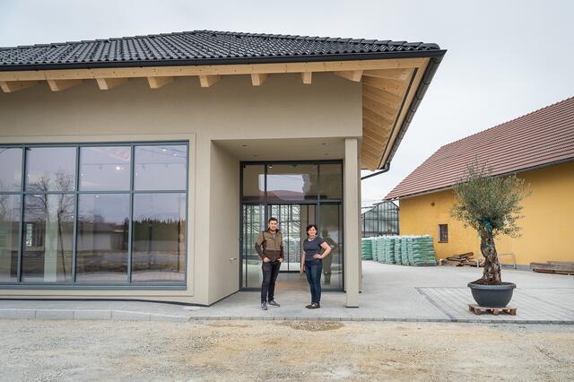 Familie Kölbl ist stolz: Diese Woche eröffnet die neue Filiale von "Kölblumen" am Wundschuher Hauptplatz. | Foto: Brand Images