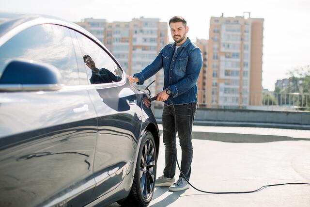 Die Anzahl der Ladestationen für Elektrofahrzeuge nimmt laufend und rasant zu. Zur Zeit gibt es in Österreich etwa 5.000 öffentliche Ladepunkte – und von Woche zu Woche werden es mehr. | Foto: Panthermedia