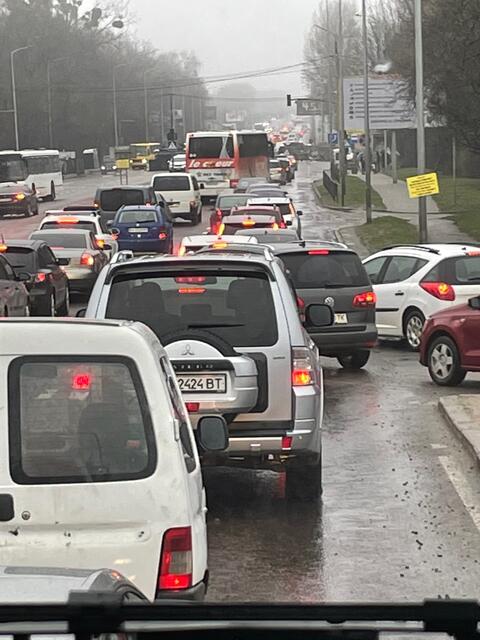Auf den ukrainischen Straßen bildet sich zum Teil starker Verker. | Foto: BRS