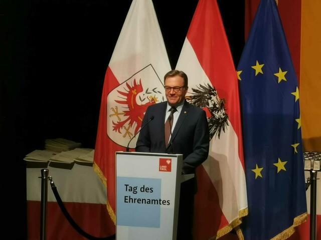 LH Günther Platter betonte die Wichtigkeit der vielen ehrenamtlichen Tirolerinnen und Tirolern. | Foto: Kendlbacher/Frischauf