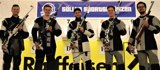 Der Beste im Bezirk, im Land und in Österreich - Luftgewehr Sportschütze Georg Zott (Mitte) von den Söller Sportachützen. | Foto: Schwaighofer