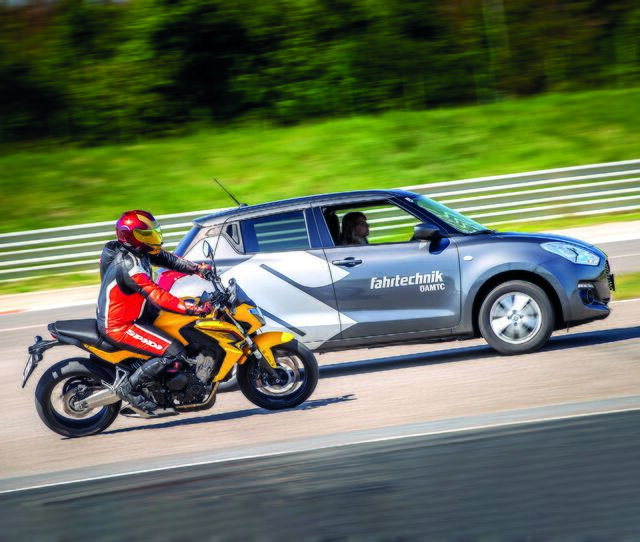 Gleich einen Termin für ein Fahrsicherheitstraining ausmachen. | Foto: ÖAMTC