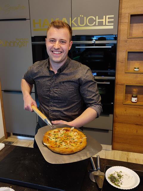 Insekten-Pizza frisch aus dem Ofen. | Foto: Lindner