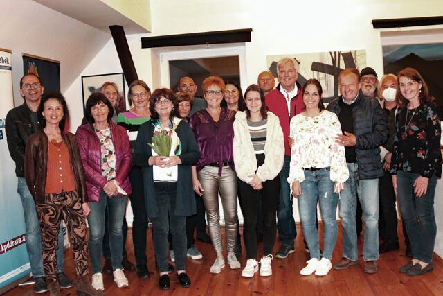 Zahlreiche Gäste besuchten die Finissage von Herlinde Sanders Ausstellung im Kulturhaus des Kulturvereins Drava. | Foto: Rosina Katz-Logar