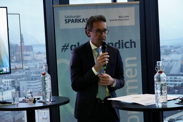 Leonhard Schitter, CEO der Salzburg AG: "Ziel der Salzburg AG ist es, vier Windkraftanlagen in jedem Bezirk zu errichten." | Foto: Julia Hettegger