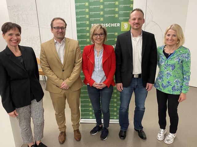 Das neue ÖAAB-Team von Nestelbach bei Graz mit den Ausgezeichneten. | Foto: ÖAAB GU