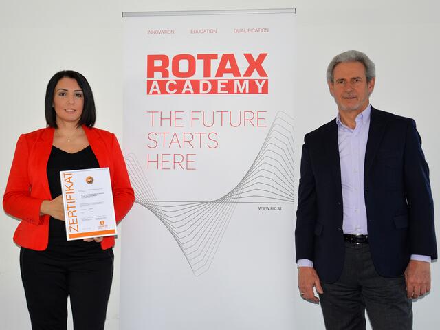 (v. l.)Valentina Milicevic, pädagogische Leiterin der ROTAX Academy und Peter Landl, Geschäftsführer RIC. 