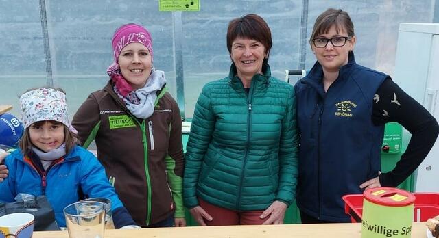 Von links: Klara und Karina Viehböck, Helga Peirleitner, Jaqueline Brandstetter.
 | Foto: Privat